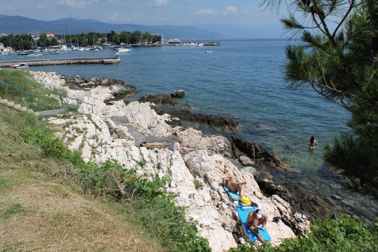 Apartments By The Sea Novi Vinodolski - 5558 Bagian luar foto