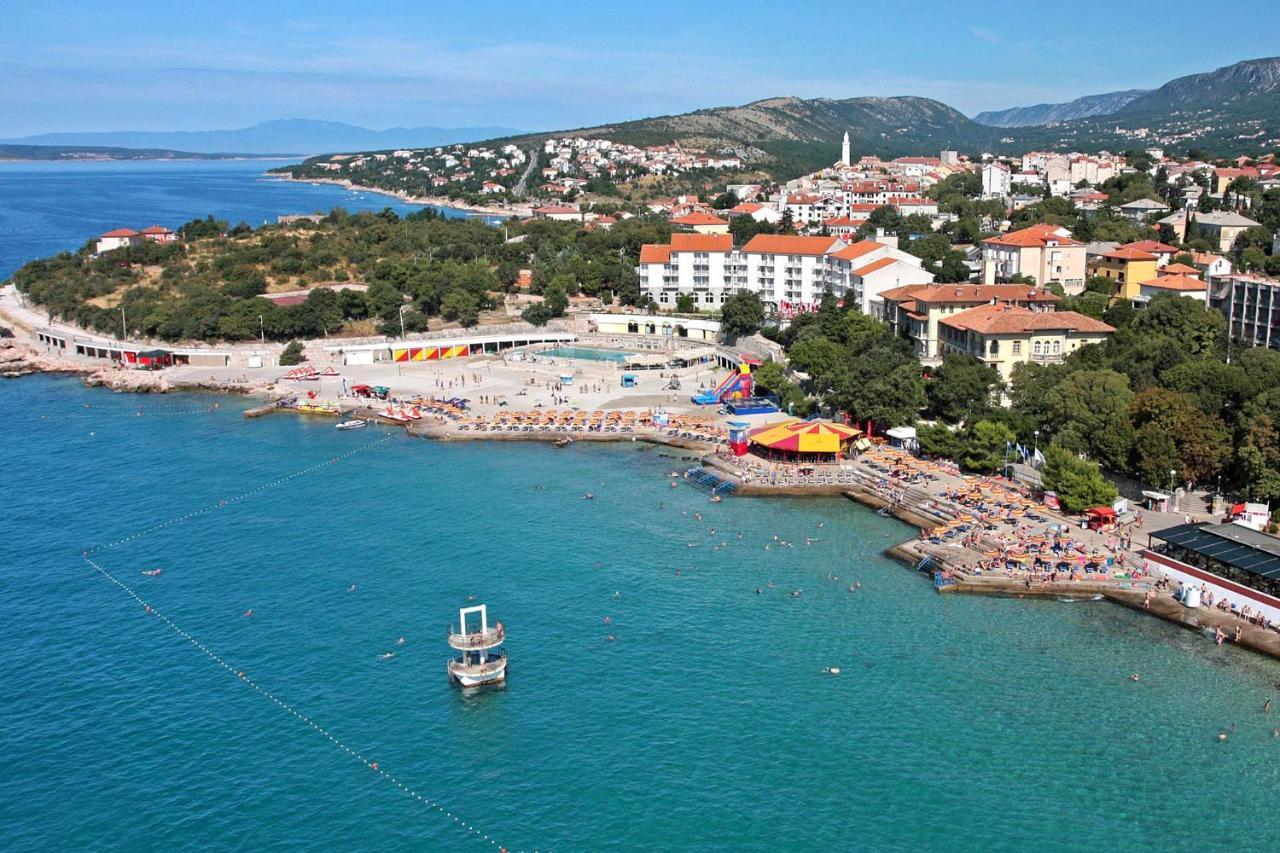 Apartments By The Sea Novi Vinodolski - 5558 Bagian luar foto