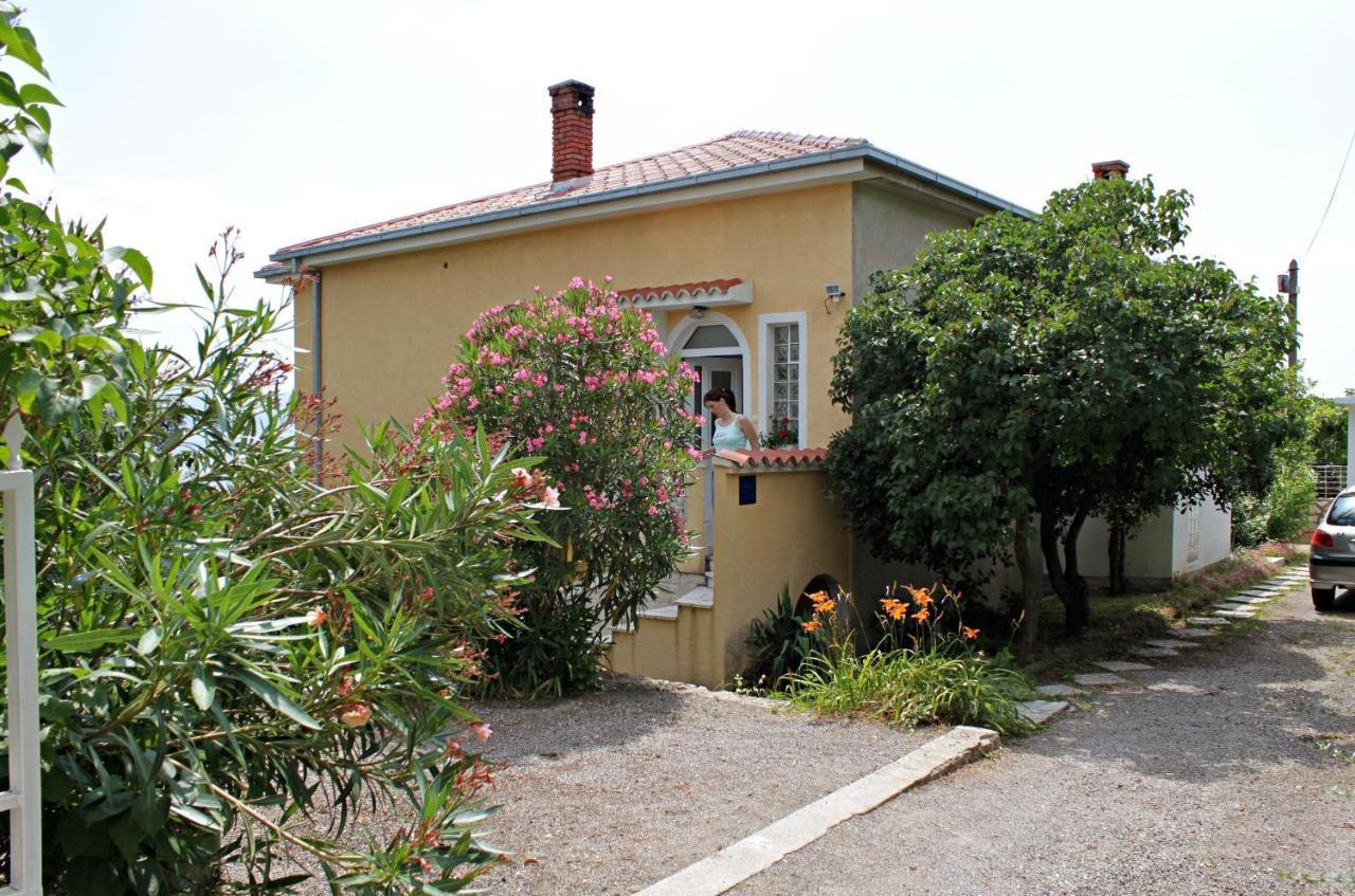 Apartments By The Sea Novi Vinodolski - 5558 Bagian luar foto