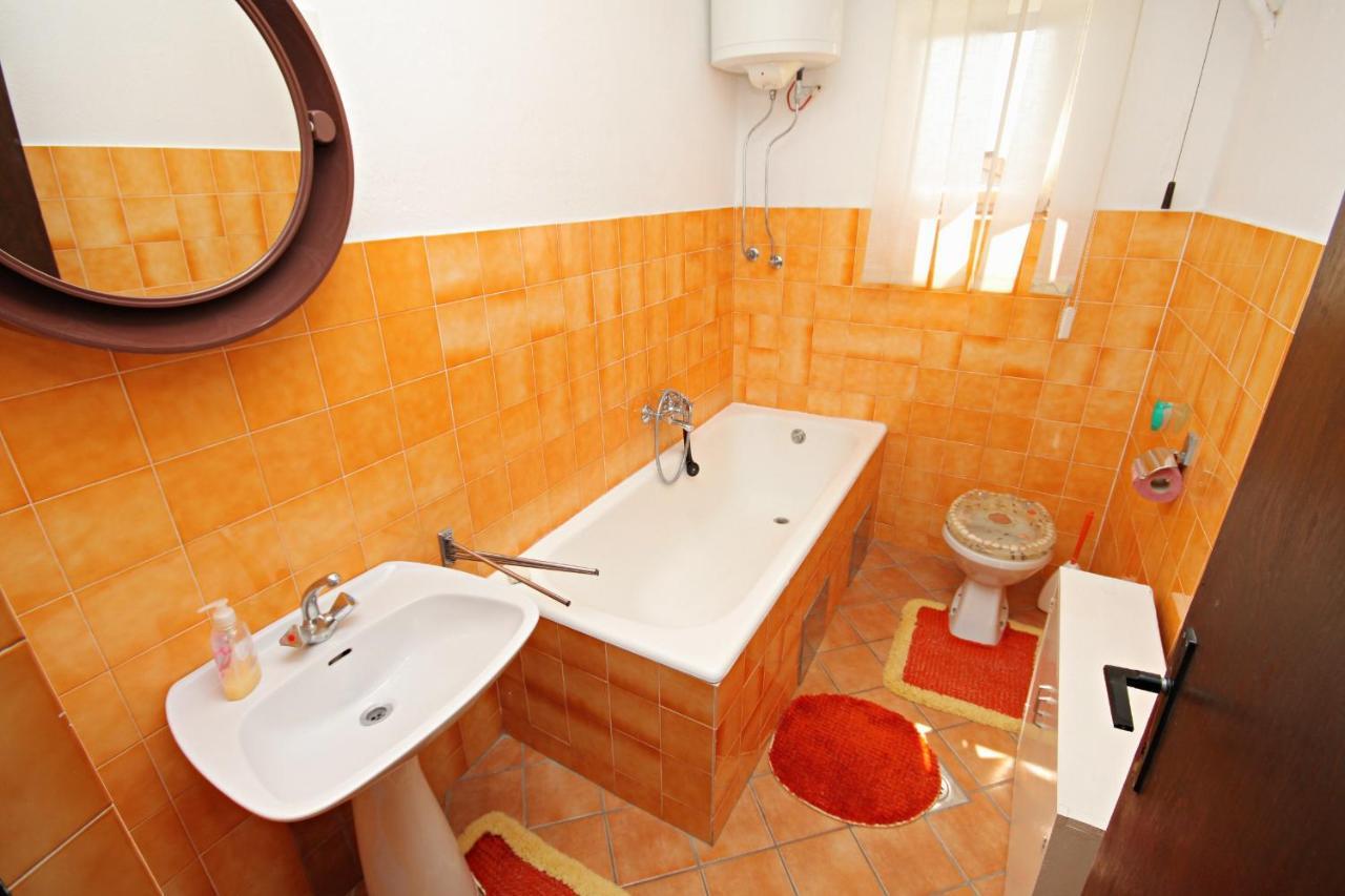 Apartments By The Sea Novi Vinodolski - 5558 Bagian luar foto
