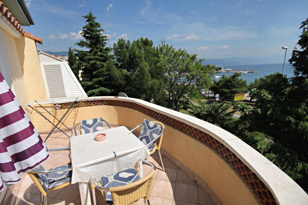 Apartments By The Sea Novi Vinodolski - 5558 Bagian luar foto